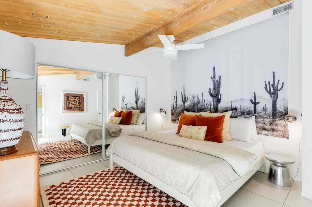 Photo of Bedroom in Racquet Club Estates