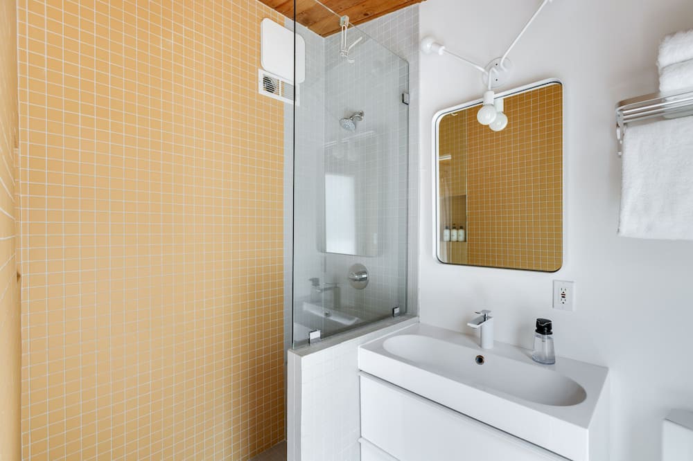 Photo of Bathroom in Racquet Club Estates