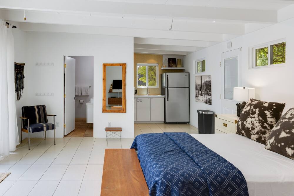 Photo of Bedroom in Racquet Club Estates