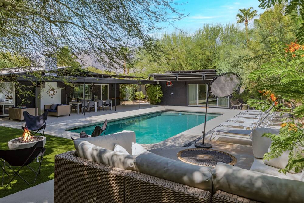 Photo of Outdoor in Racquet Club Estates