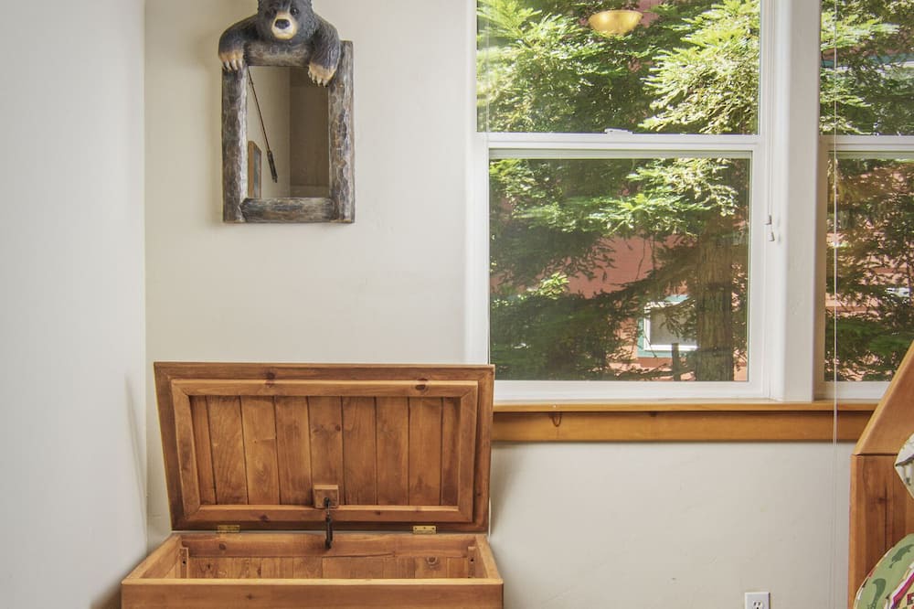 Photo of Bedroom in Lake Arrowhead