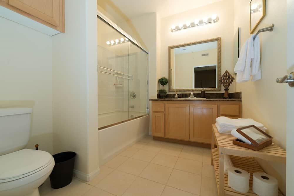 Photo of Bathroom in City West