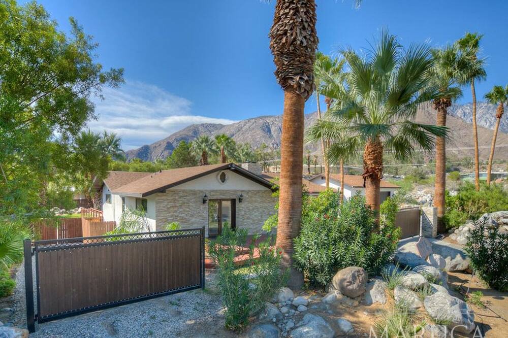 Photo of Outdoor in Little Tuscany