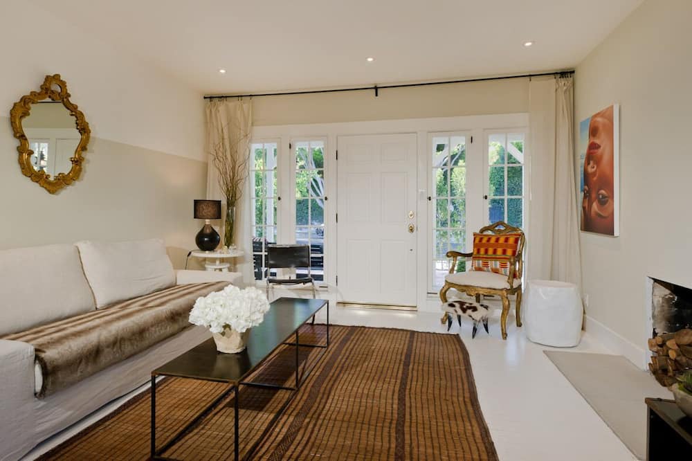 Photo of Livingroom in Norma Triangle