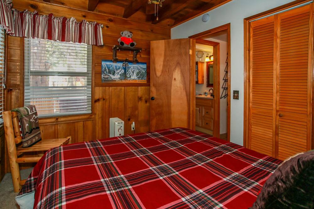 Photo of Bedroom in Moonridge
