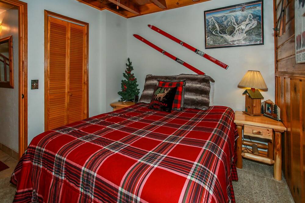 Photo of Bedroom in Moonridge