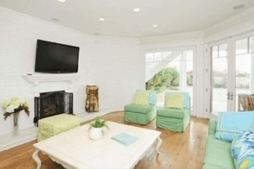 Photo of Livingroom in Western Malibu