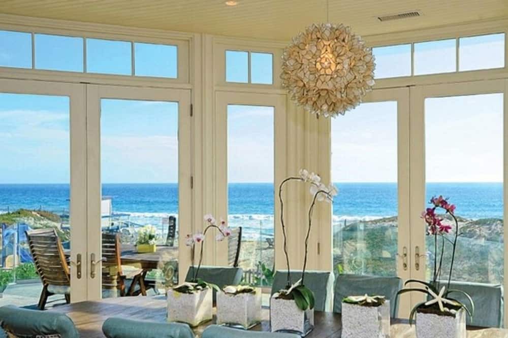 Photo of Livingroom in Western Malibu
