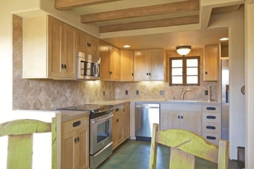 Photo of Kitchen in Historic Tennis Club