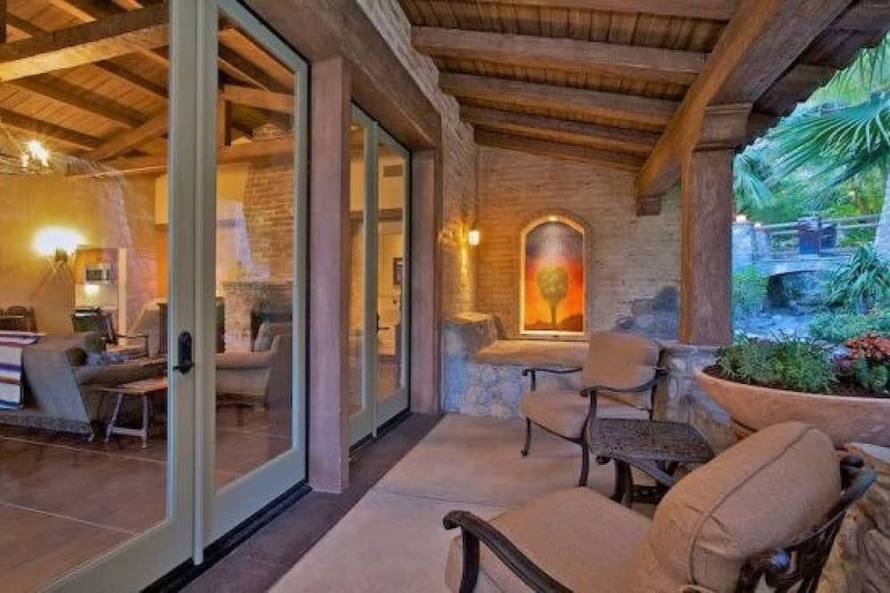 Photo of Patio Balcony in Historic Tennis Club