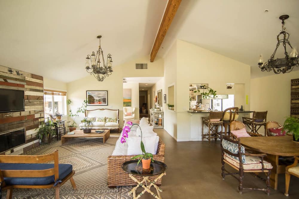 Photo of Livingroom in Old Topanga