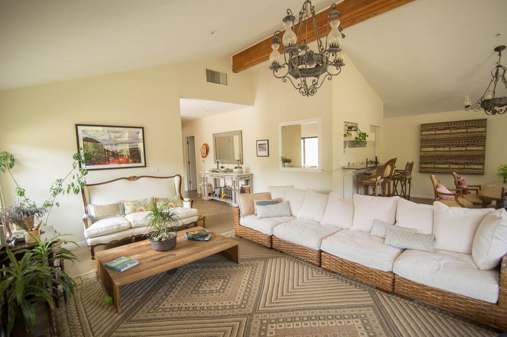 Photo of Livingroom in Old Topanga