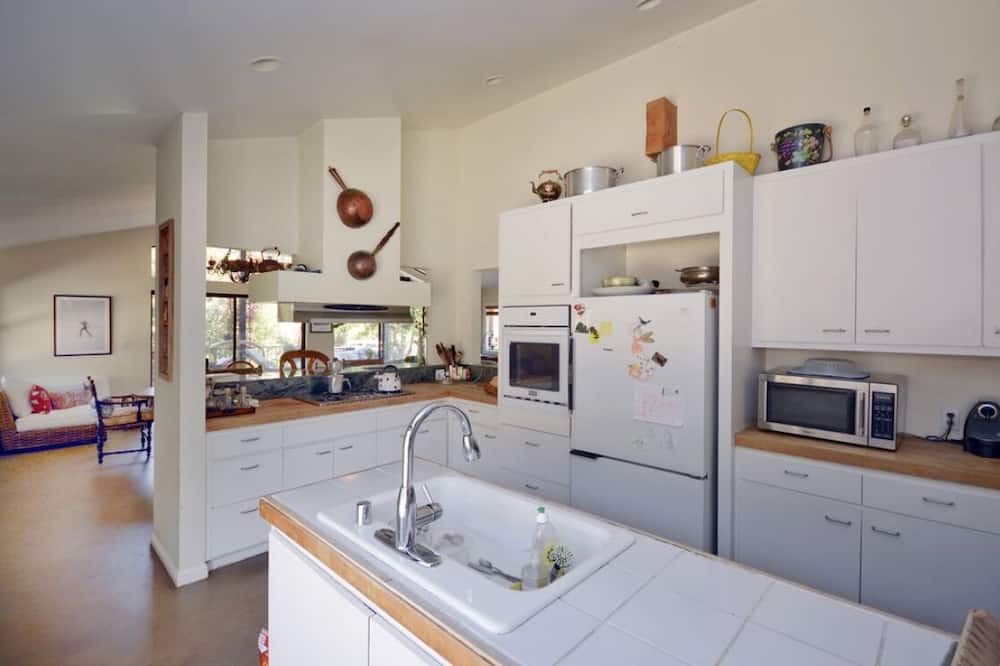Photo of Kitchen in Old Topanga