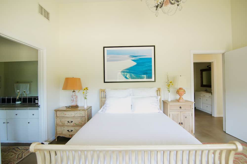 Photo of Bedroom in Old Topanga