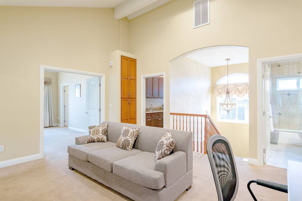 Photo of Livingroom in North Redondo