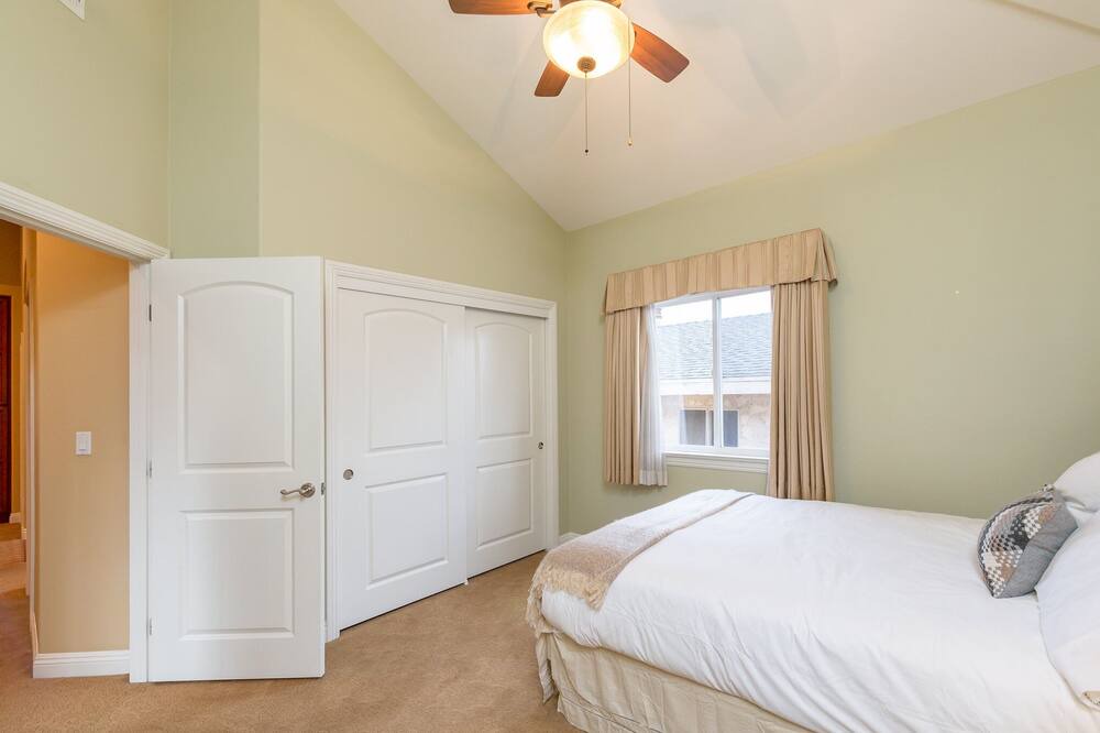 Photo of Bedroom in North Redondo