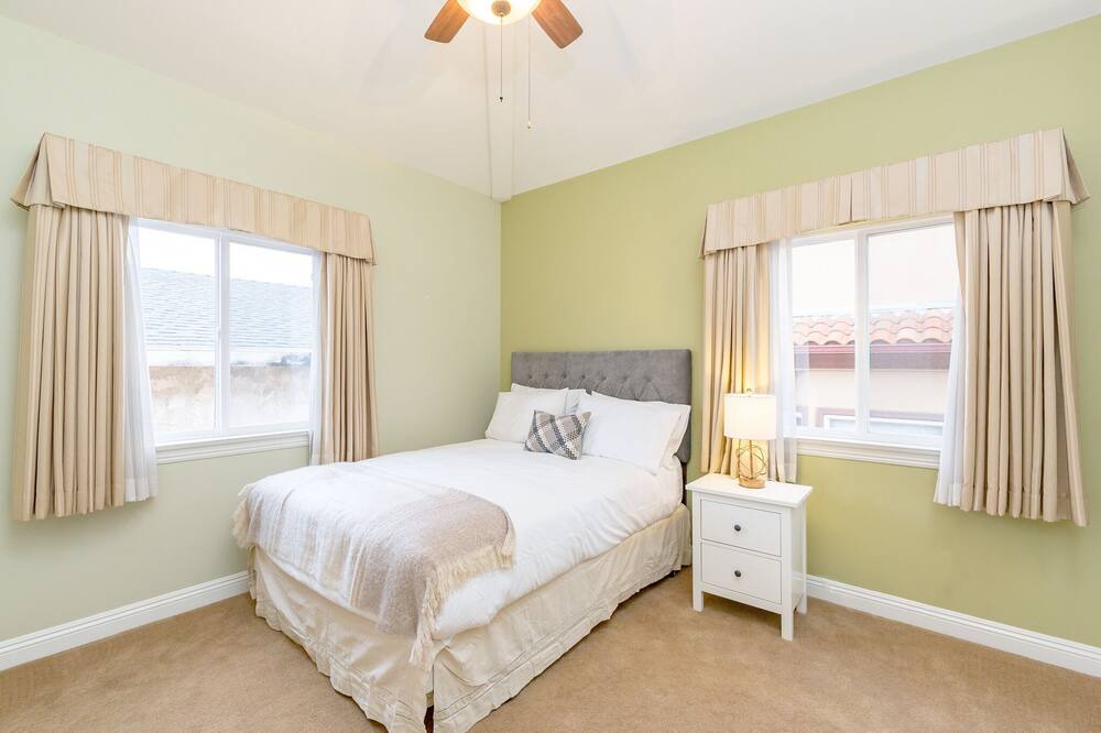 Photo of Bedroom in North Redondo