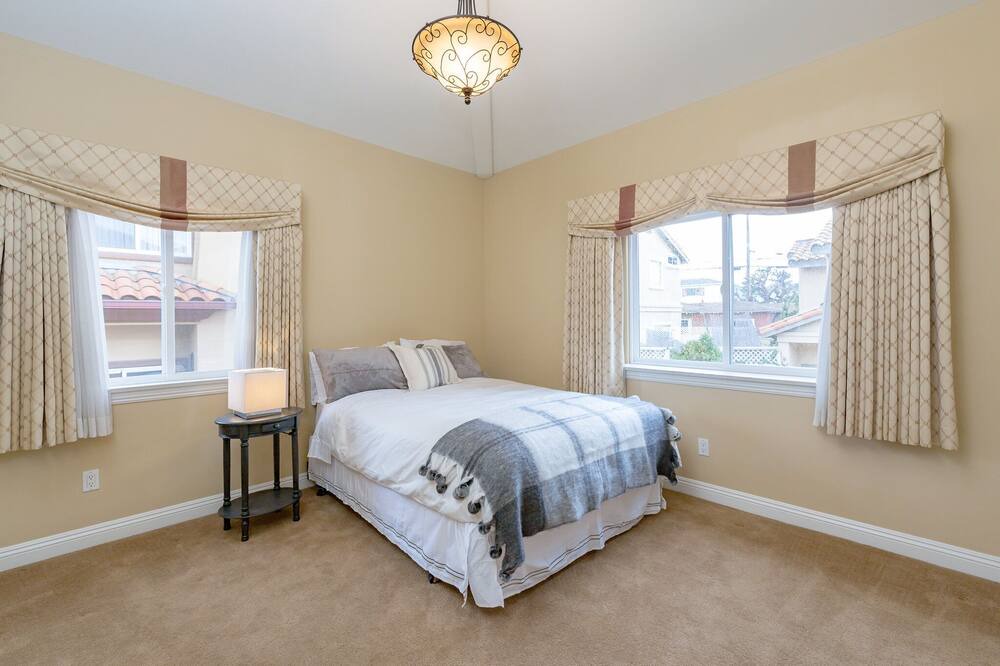 Photo of Bedroom in North Redondo