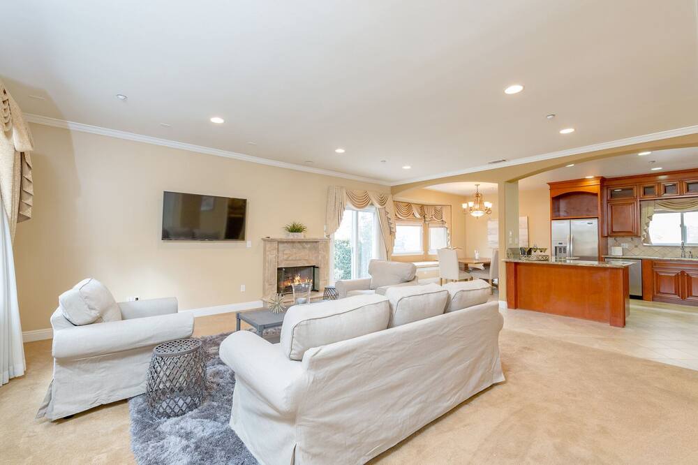 Photo of Livingroom in North Redondo