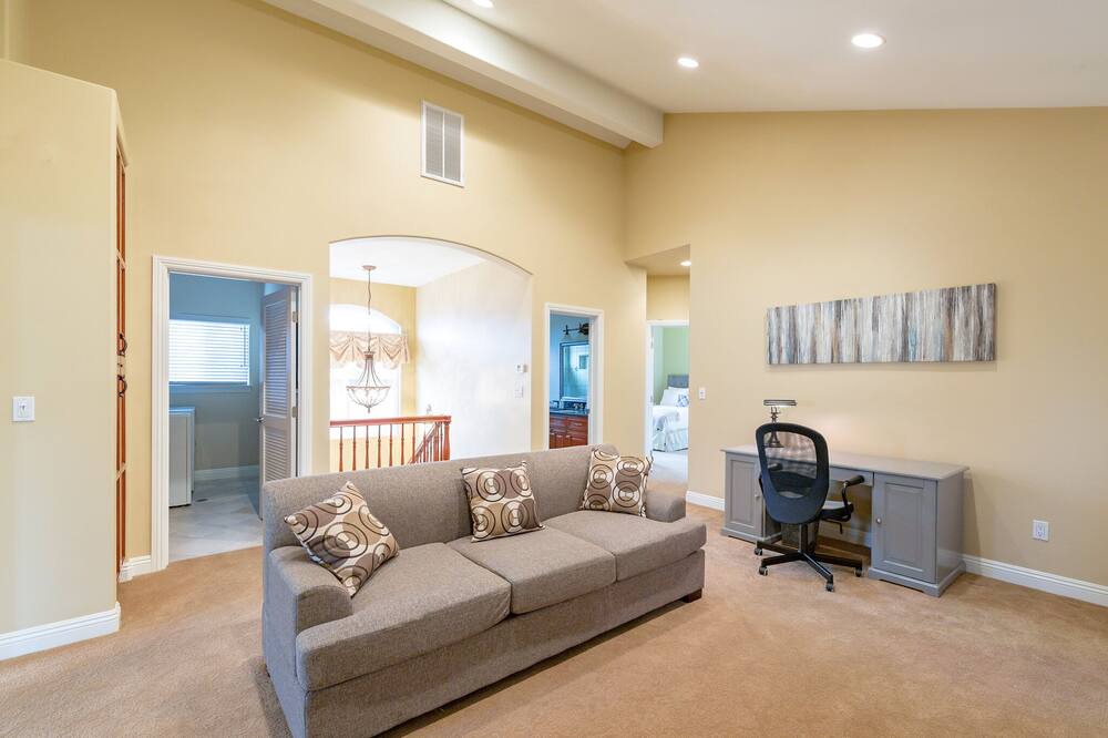 Photo of Livingroom in North Redondo