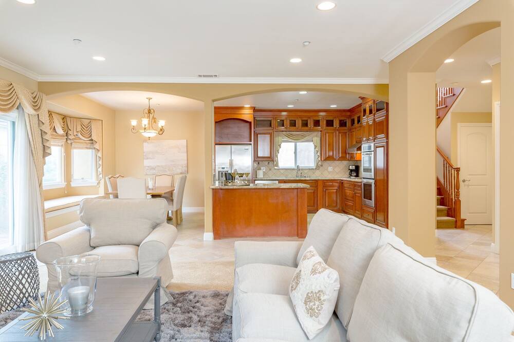 Photo of Livingroom in North Redondo