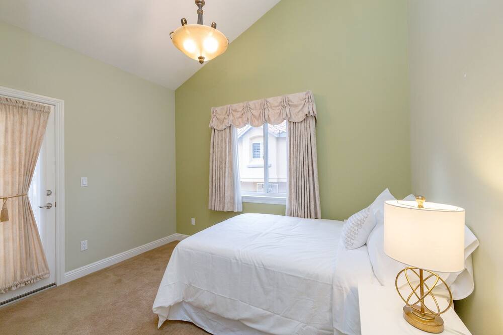 Photo of Bedroom in North Redondo