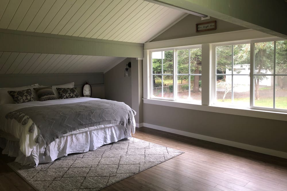 Photo of Bedroom in Crescent City