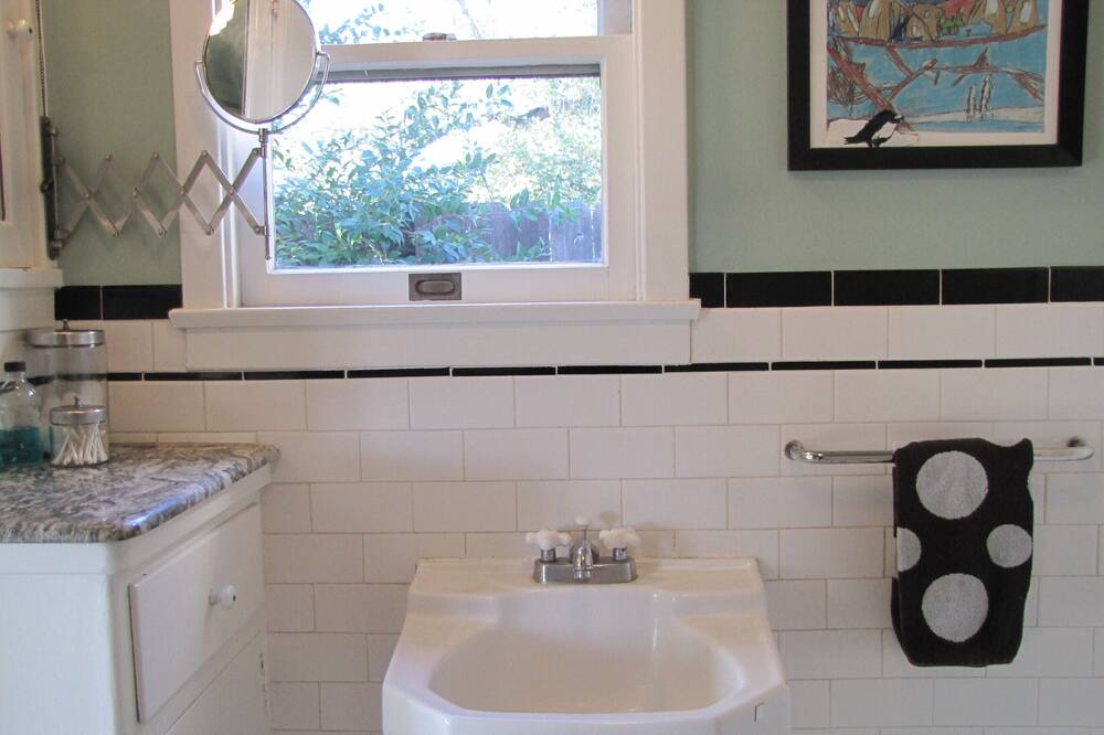 Photo of Bathroom in Elysian Heights