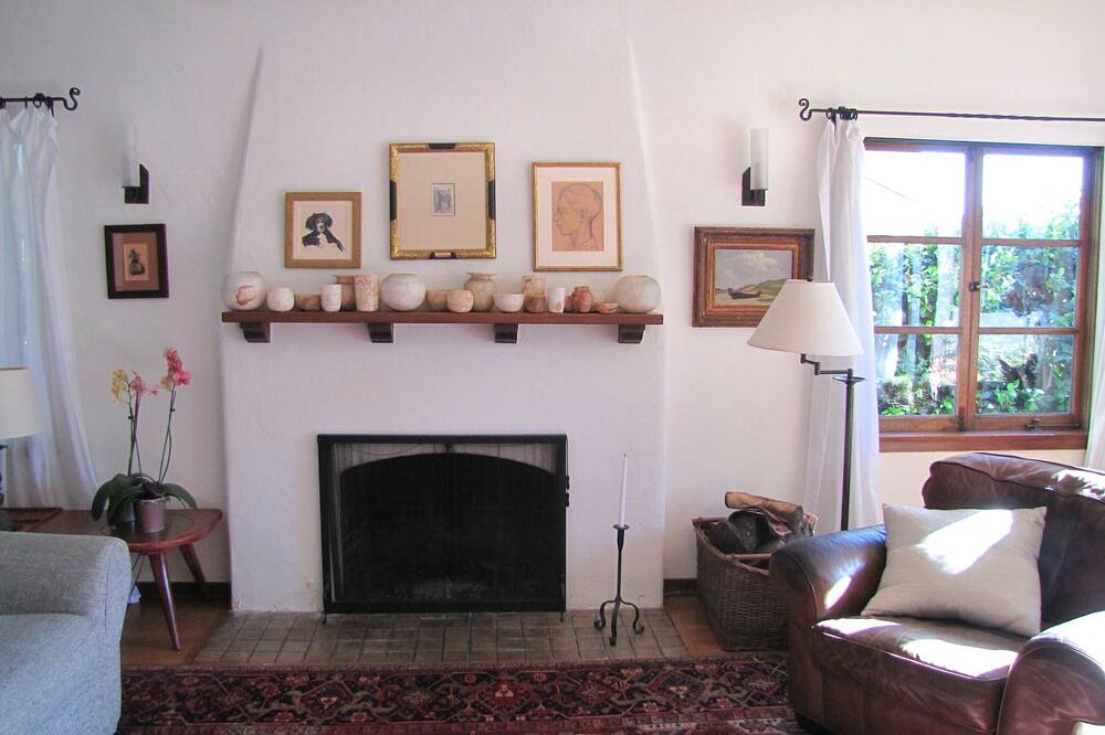 Photo of Livingroom in Elysian Heights