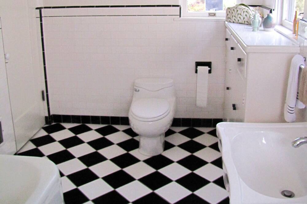 Photo of Bathroom in Elysian Heights