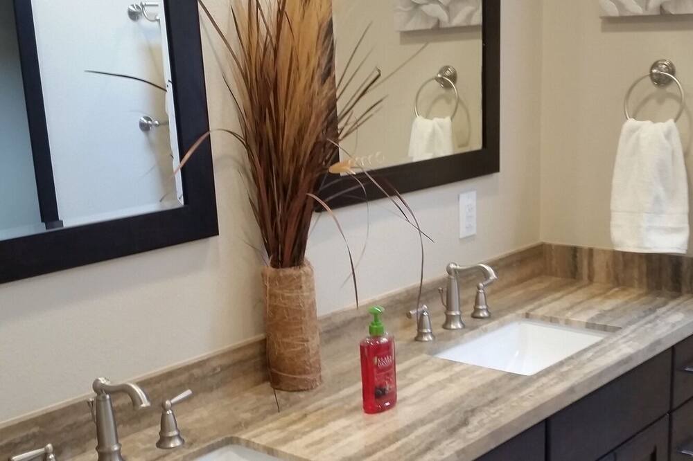 Photo of Bedroom in Lake Forest