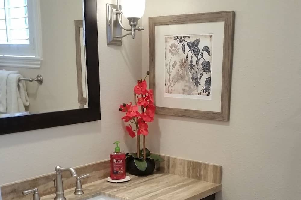 Photo of Bathroom in Lake Forest