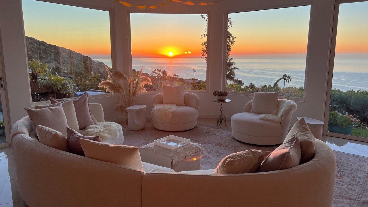 Photo of Livingroom in Eastern Malibu