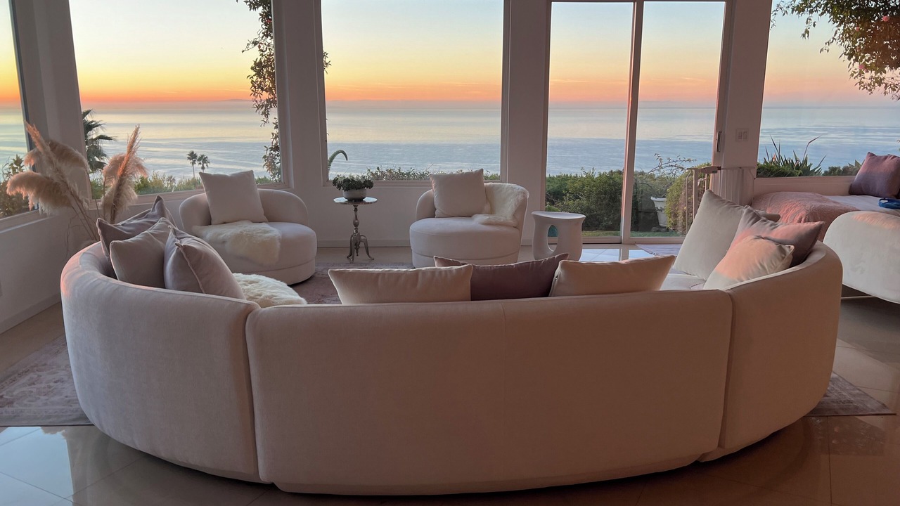 Photo of Livingroom in Eastern Malibu