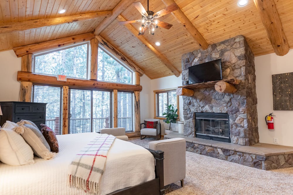 Photo of Bedroom in Evergreen Estates