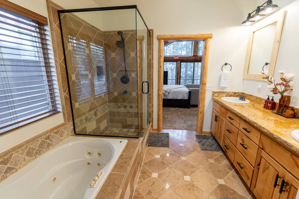 Photo of Bathroom in Evergreen Estates