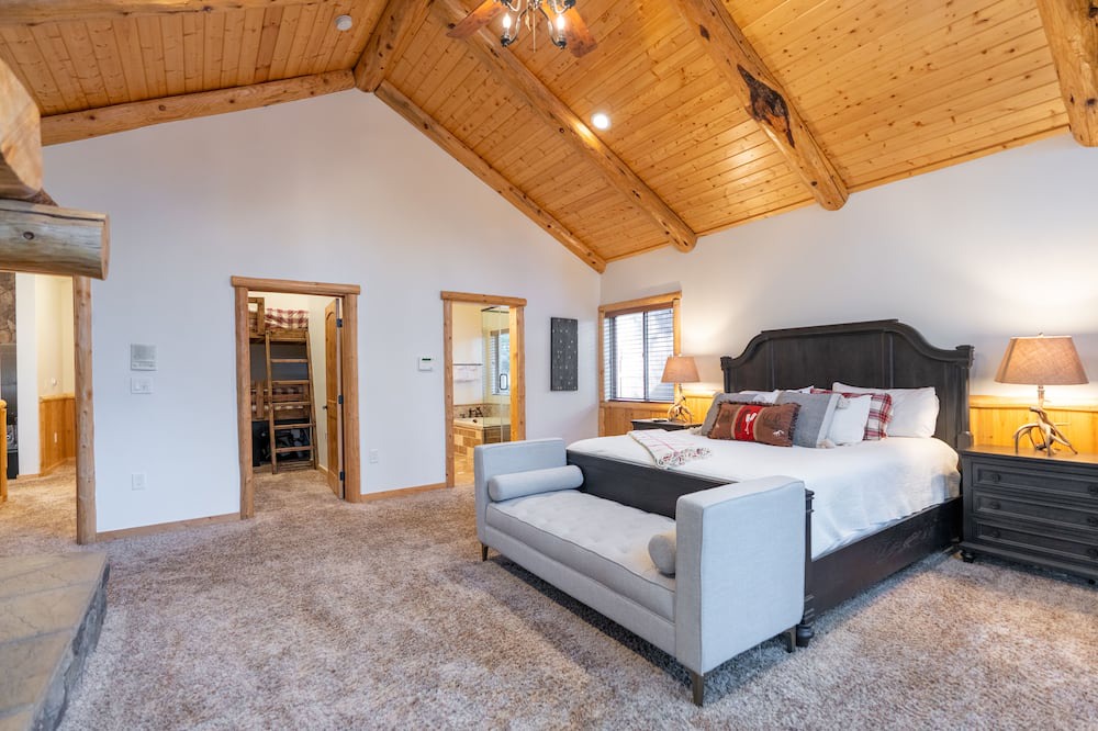 Photo of Bedroom in Evergreen Estates