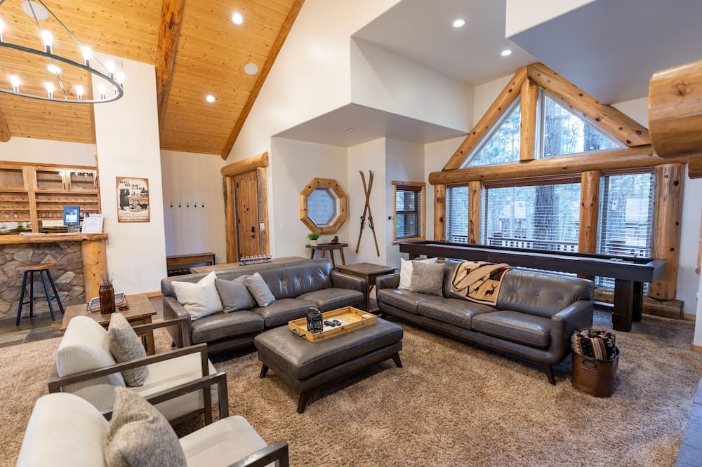 Photo of Livingroom in Evergreen Estates