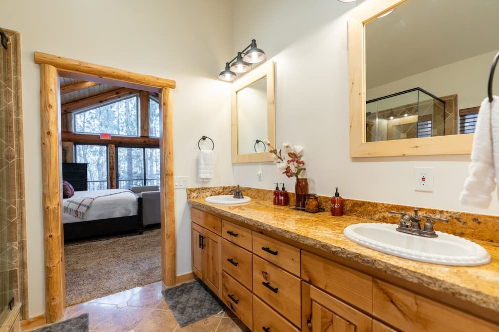 Photo of Bathroom in Evergreen Estates