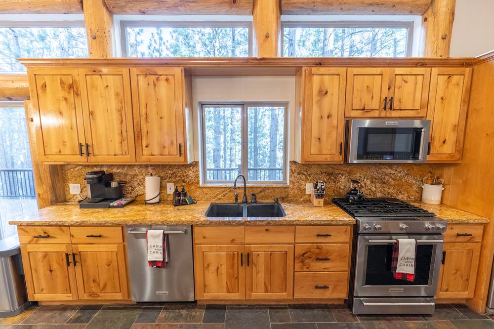 Photo of Kitchen in Evergreen Estates