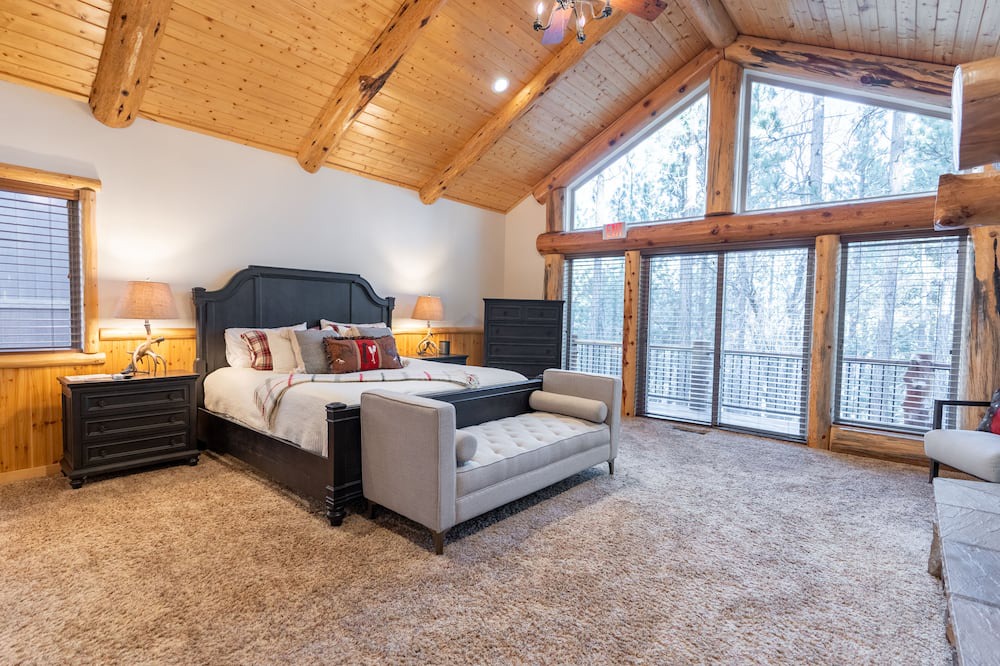 Photo of Bedroom in Evergreen Estates