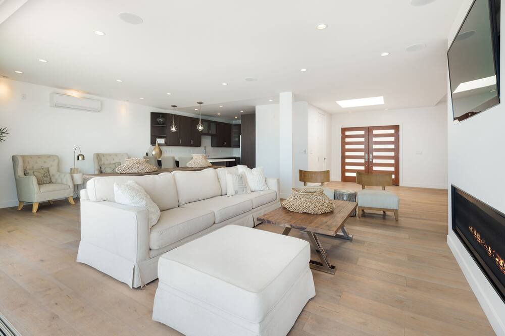 Photo of Livingroom in Eastern Malibu