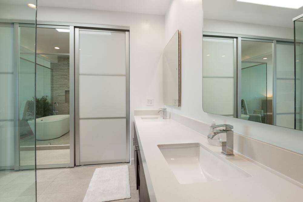 Photo of Bathroom in Eastern Malibu