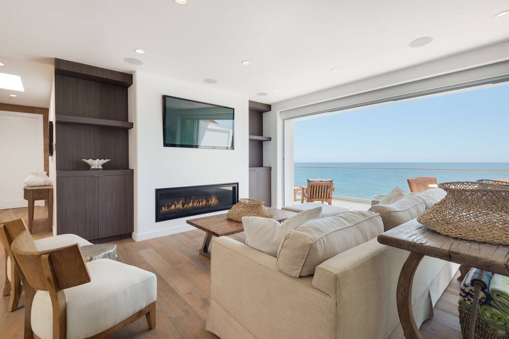 Photo of Livingroom in Eastern Malibu