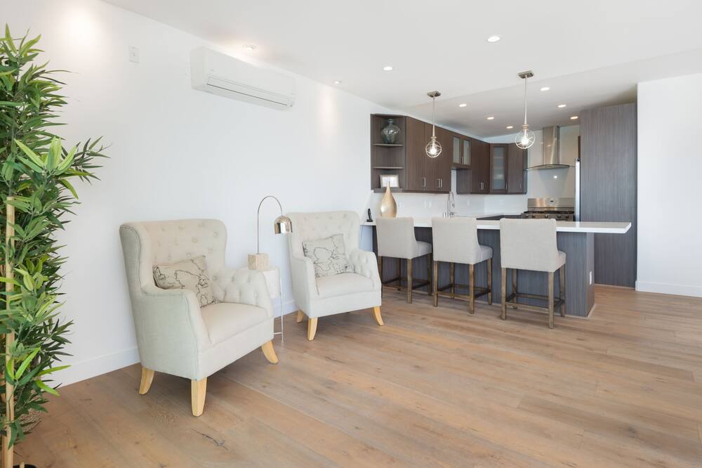 Photo of Livingroom in Eastern Malibu
