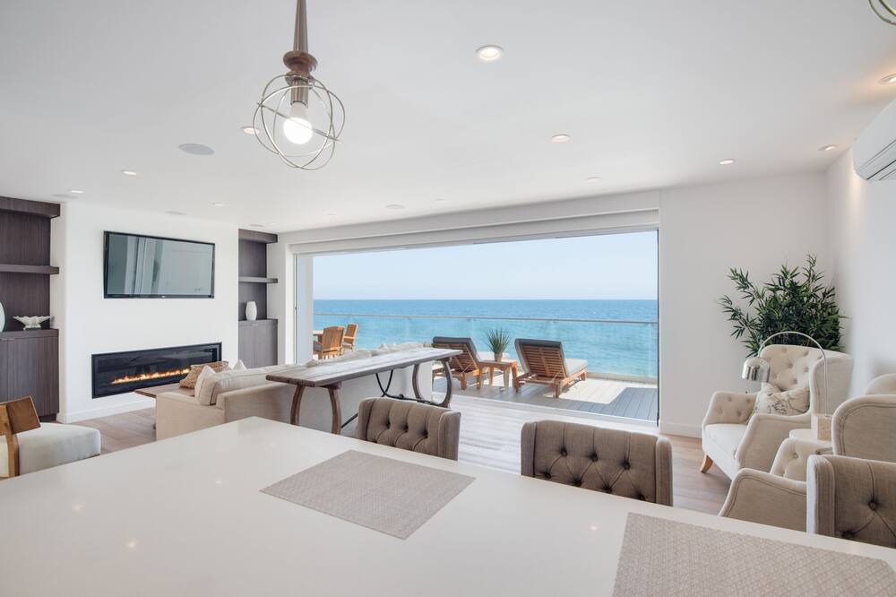 Photo of Livingroom in Eastern Malibu