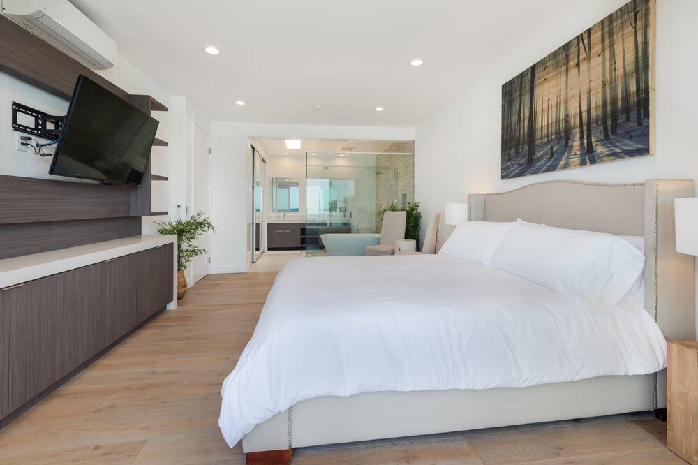 Photo of Bedroom in Eastern Malibu