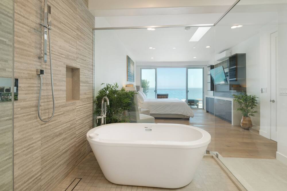 Photo of Bathroom in Eastern Malibu