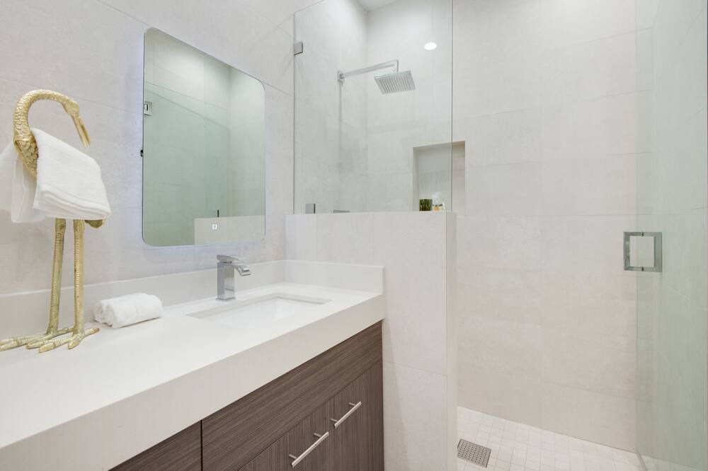 Photo of Bathroom in Eastern Malibu