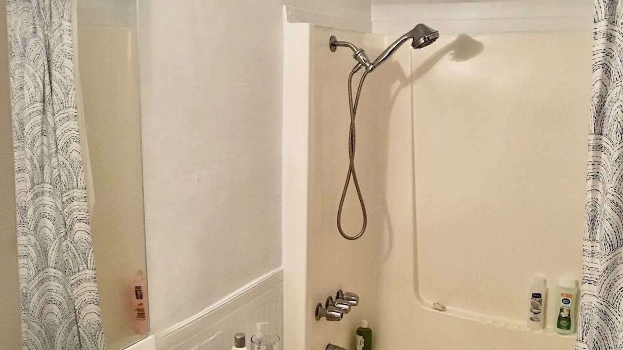 Photo of Bathroom in Twin Peaks